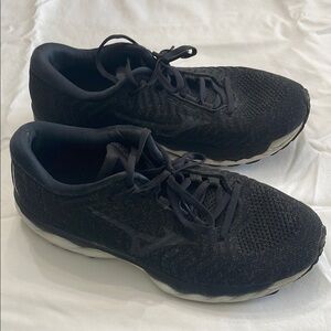 Mizuno Black Running Shoes